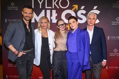 Zagrał w hicie Netflixa. Poszedł w ślady znanej mamy [FOTO]