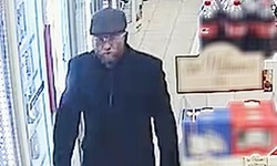 Pobił 70-latka, który zwrócił mu uwagę na brak maseczki. Policja opublikowała zdjęcie