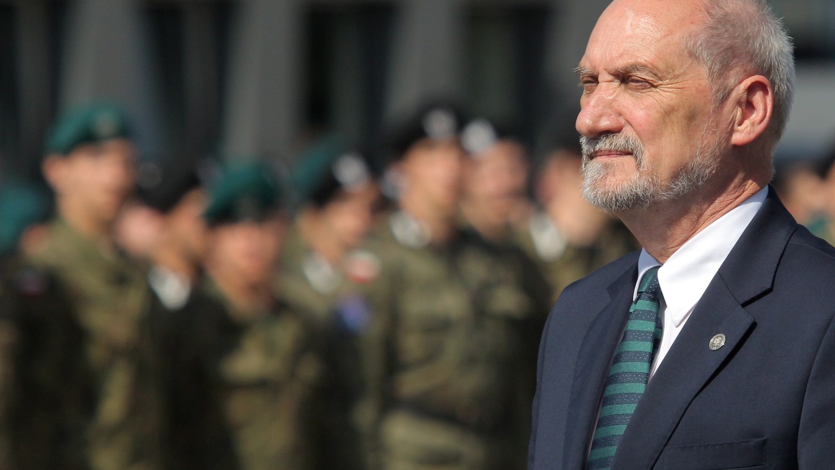 Minister obrony narodowej Antoni Macierewicz określił uczestników służby przygotowawczej jako "nową polską armię, która, gdy będzie trzeba, obroni Rzeczpospolitą". W Braniewie przysięgę złożyło w piątek 95 elewów z całego kraju.