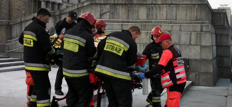 Prokuratura zleciła sekcję zwłok mężczyzny, który podpalił się przed PKiN