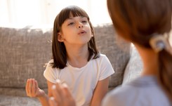 Badanie: Dokańczanie słów jąkającego się dziecka nie jest pomocne