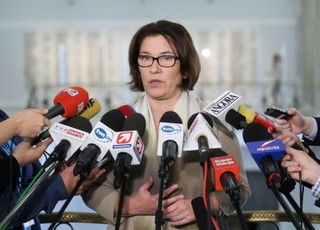 Beata Mazurek: Sędzia Rzepliński nie jest nadbogiem, obowiązuje go konstytucja