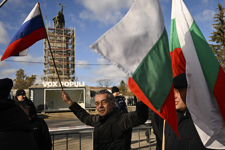 Demonstracja przeciwników rozbiórki pomnika