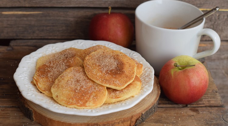 Rupáner-konyha: Bögrés, pillekönnyű almás palacsinta recept Fotó: Rupáner-Gallé Margó