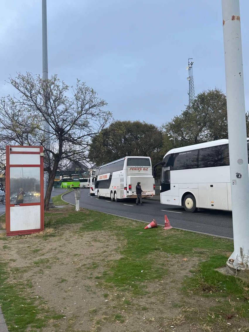 Putnici iz Srbije već deset sati čekaju na granici