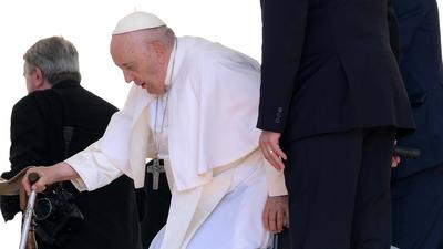 Papież Franciszek na pl. św. Piotra 7 czerwca, w dniu, w którym trafił do kliniki Gemelli
