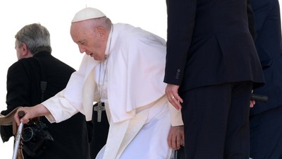 Papież Franciszek na pl. św. Piotra 7 czerwca, w dniu, w którym trafił do kliniki Gemelli