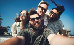 Przyjaciele lepsi od morfiny – chronią przed bólem