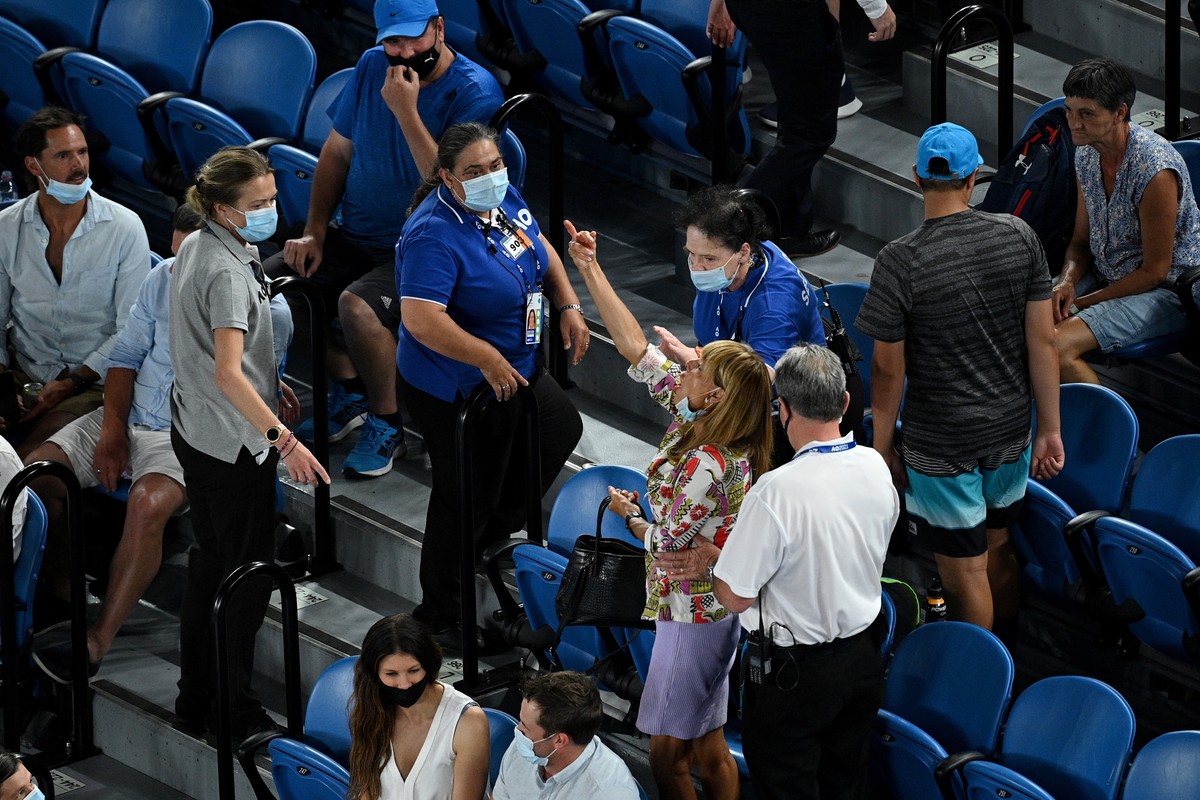 Kobieta wyrzucona z trybun na Australian Open. Pokazała Nadalowi środkowy palec