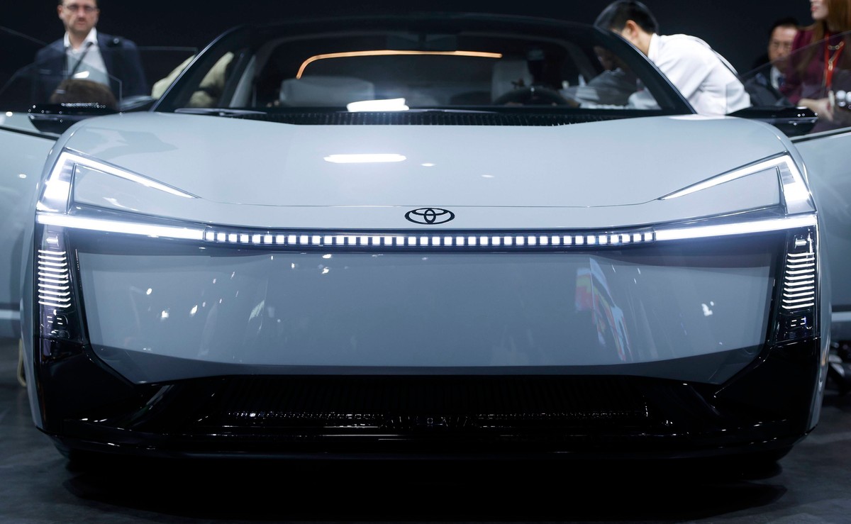 Nowa Toyota Corolla przód reflektory światła