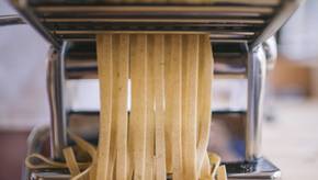 Pasta wie beim Italiener: Die besten elektrischen Nudelmaschinen für zu Hause