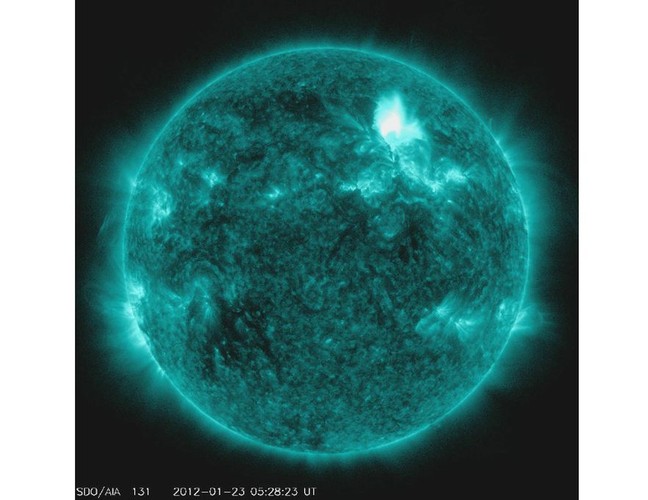 Cząstek tych było na tyle dużo, że ich oddziaływanie z ziemską atmosferą spowodowało powstanie intensywnych zórz polarnych