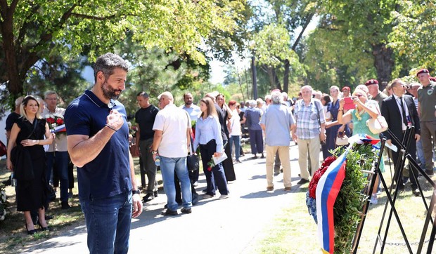 Gradonačelnik Šapić prisustvovao parastosu i položio venac u znak sećanja na žrtve "Oluje"