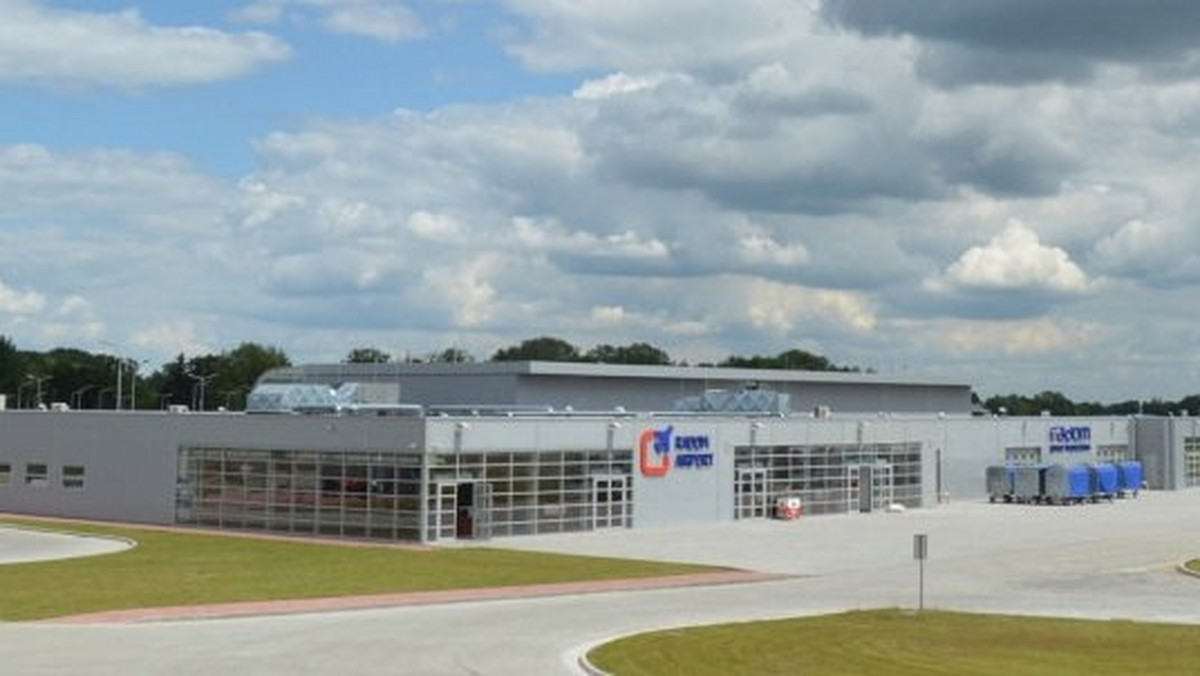 Nowy wykonawca - firma Tom-Bud – dokończy rozbiórkę starego terminala na lotnisku w Radomiu – poinformowało we wtorek biuro prasowe PPL. Umowa z poprzednim wykonawcą została rozwiązana ze względu na przekroczenie ustalonych terminów.