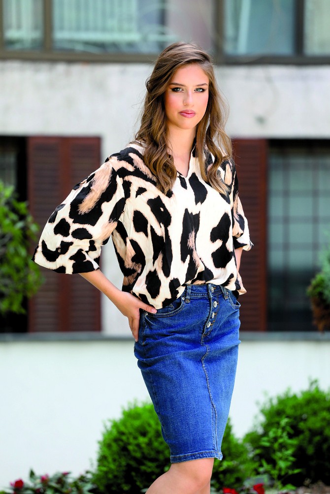 Bluza „Reserved“, i suknja „C&A“