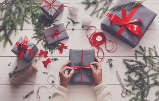 Jakie formalności podatkowe przy kupnie lub sprzedaży świątecznych prezentów?
