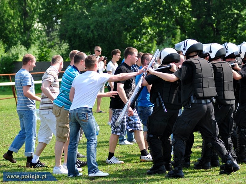 Policja ćwiczy działania przed zabezpieczeniem imprez masowych