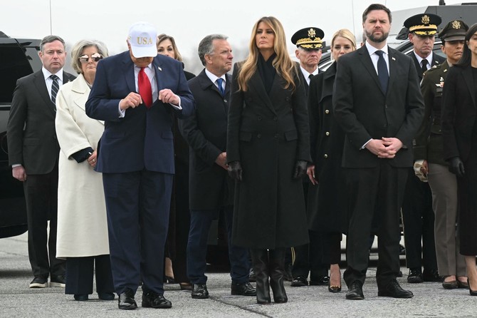 Čelni ljudi Amerike, prva i druga dama SAD u vazduhoplovnoj bazi Dover