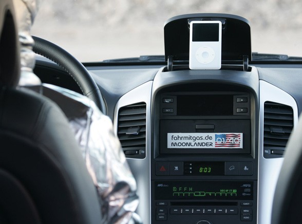 W kabinie plakietka z numerem seryjnym 'statku kosmicznego' Chevroleta