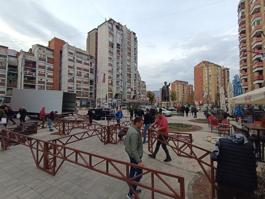 Pripreme za protest u Kosovskoj Mitrovici