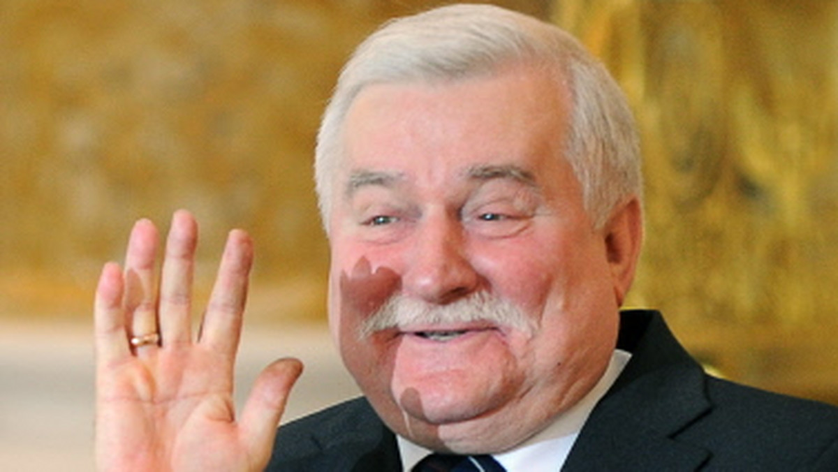 - Na początku budowałem monopol "Solidarności", bo tylko tak można było pokonać komunę. Ale potem zacząłem uciekać od monopolu i stąd wzięły się różne sojusze, m.in. z Kaczyńskimi - mówił Lech Wałęsa w Polsat News.