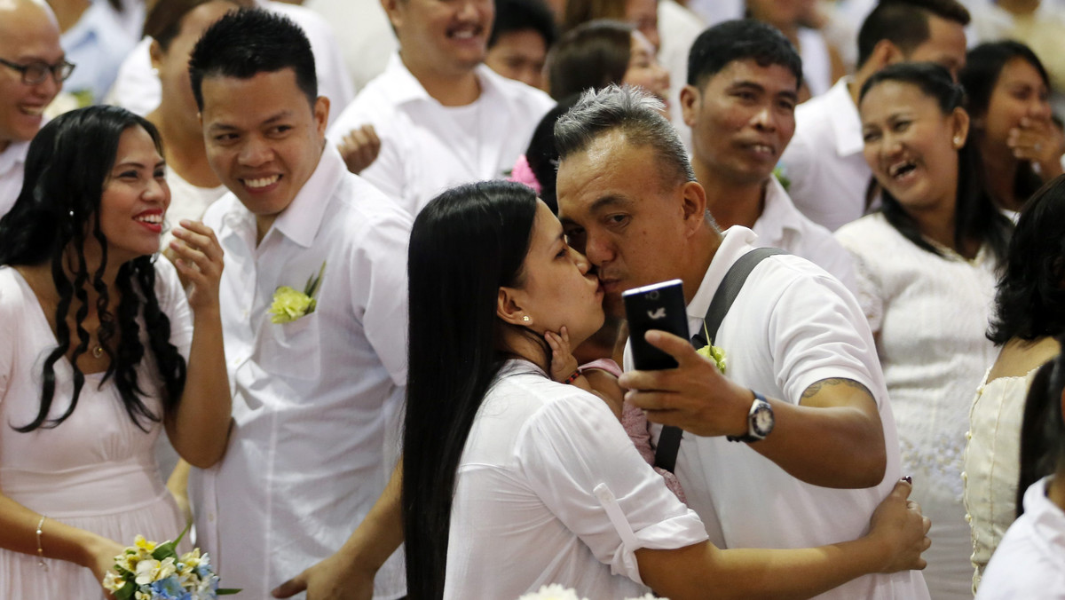 PHILIPPINES VALENTINES MASS WEDDING (About 350 Filipino couples participated in a civil mass wedding two days before Valentine's Day in Manila.)