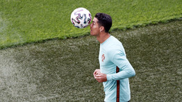Ronaldo ezt is megteheti: félrelökte a foci Eb szponzorát – Kóla helyett igyál vizet – videó