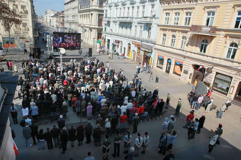 Niedzielne uroczystości pogrzebowe Lecha i Marii Kaczyńskich w Krakowie nie pobiły rekordu oglądalności. Pogrzeb Pary Prezydenckiej śledziło 13 mln widzów