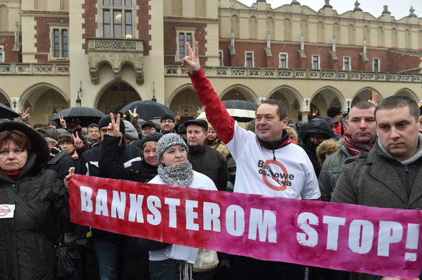 Kraków, 24.01.2015. Protest osób, które mają kredyty we frankach szwajcarskich, PAP/Jacek Bednarczyk