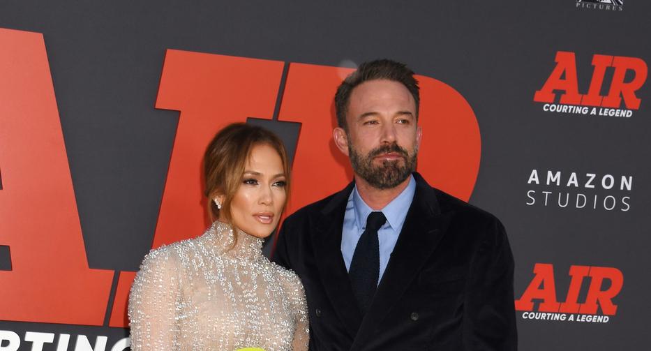 Ben Affleck és Jennifer Lopez ennél egyértelműbb üzenetet nem is küldhetett volna a házasságukról. Fotó: Northfoto