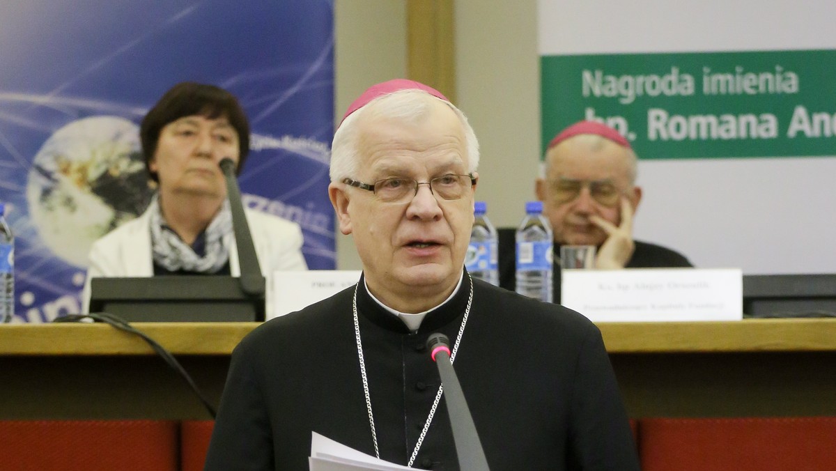 Przewodniczący KEP abp Józef Michalik został laureatem nagrody im. biskupa Romana Andrzejewskiego za rok 2013, przyznawanej przez Fundację Solidarna Wieś i tygodnik rolników "Obserwator".