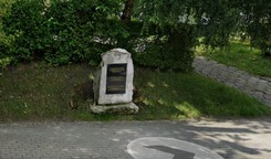 Nieznany sprawca oblał farbą pomnik upamiętniający biłgorajskich Żydów