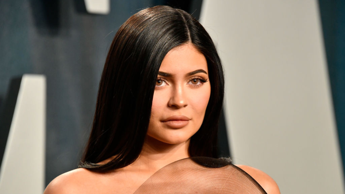 Kylie Jenner visszahozta a 2000-es évek legidegesítőbb trendjét, a végeredmény mégis zseniális