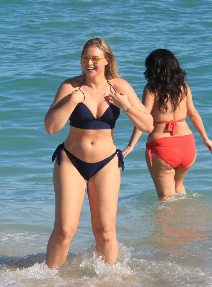 Iskra Lawrence na plaży w Miami