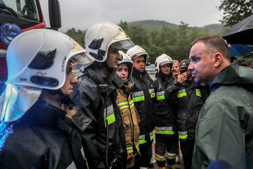 Andrzej Duda odwiedził tereny dotknięte skutkami ulewy