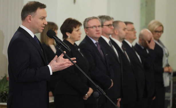 "Misja bardzo trudna, niezwykle odpowiedzialna". Prezydent przyjął dymisję rządu Szydło i desygnował na premiera Morawieckiego