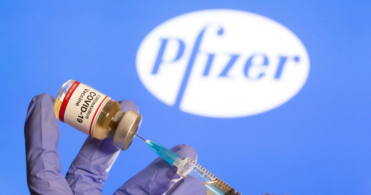 Pfizer's COVID-19 vaccine is reportedly being flown by United Airlines ...