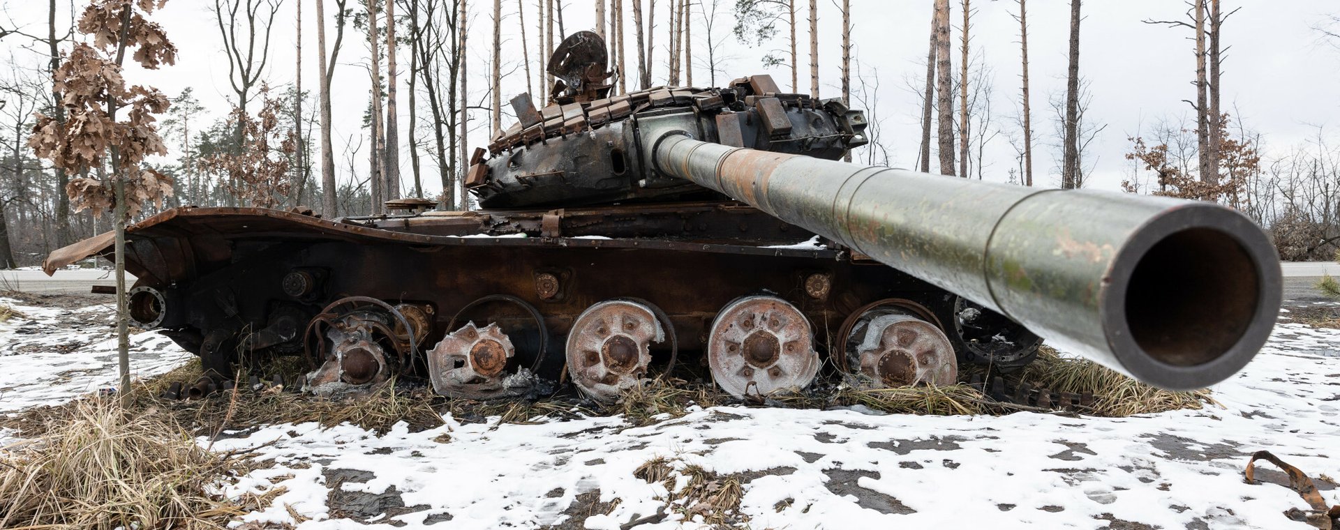 Ukraina. Szczatki artylerii rosyjskiej zniszczonej podczas proby ofensywy na Kijow, 02.02.2023 r. 