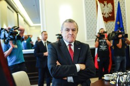 Gliński: Polska Fundacja Narodowa ma prawo prowadzić kampanię ws. reformy sądownictwa