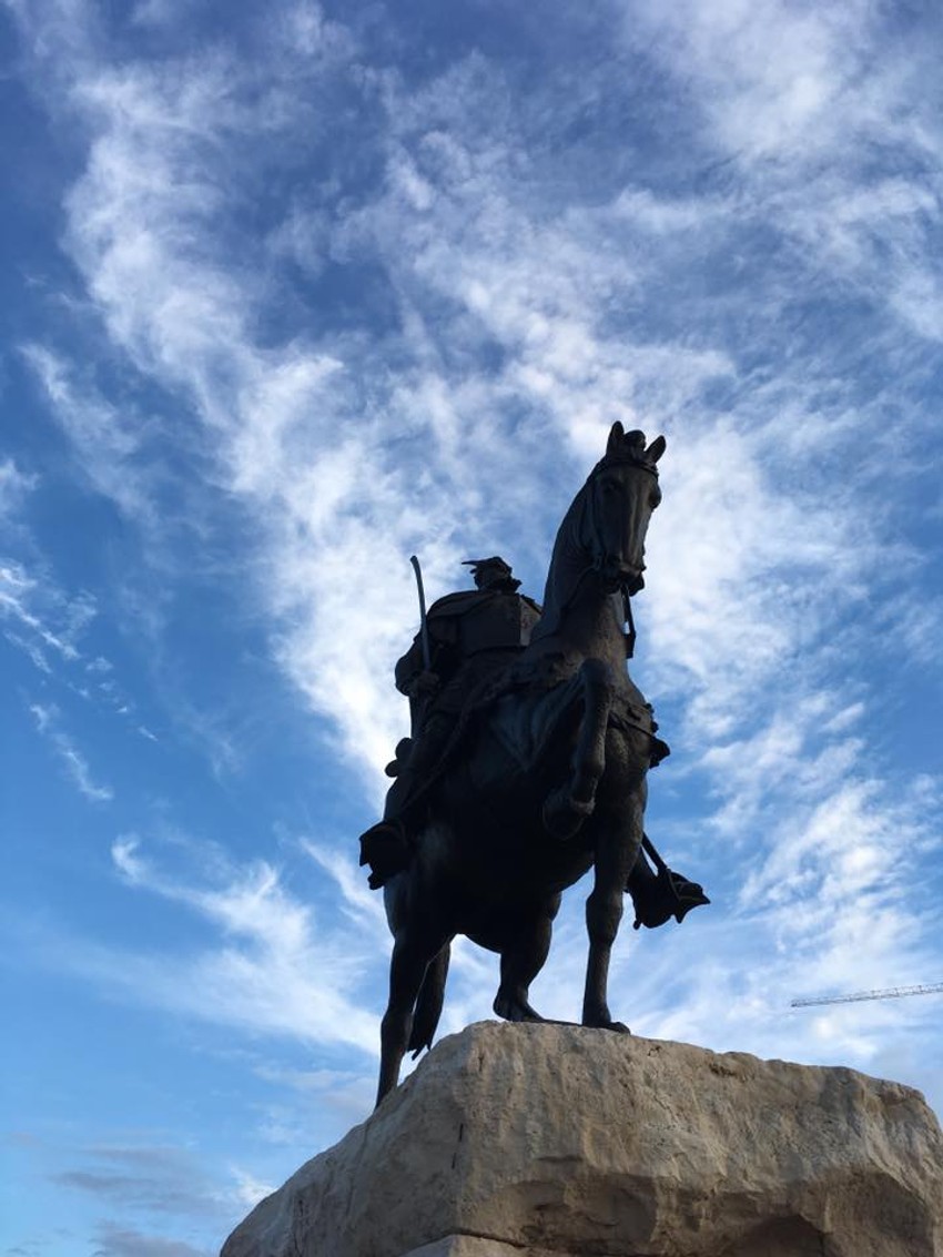 Spomenik Skenderbegu u Tirani