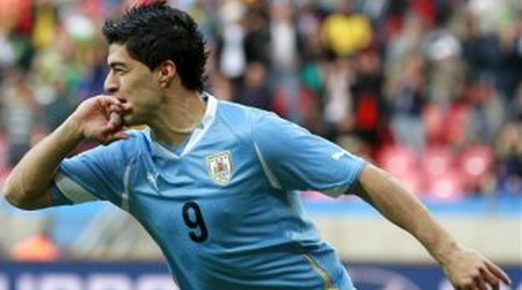 Uruguay már a legjobb nyolc között