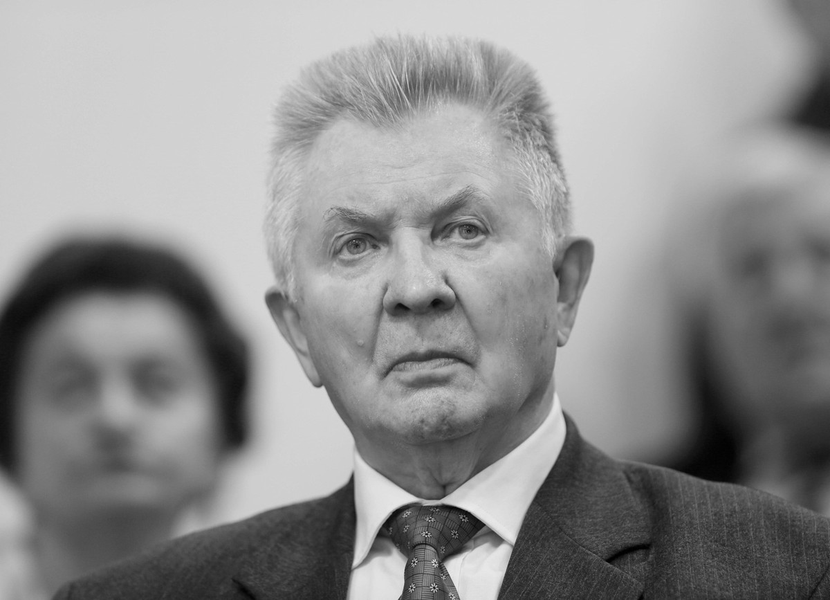 Na zdjęciu archiwalnym z dnia 19.11.2016. były marszałek Senatu Longin Pastusiak. Longin Pastusiak zmarł 10 stycznia 2025 roku. Miał 89 lat.