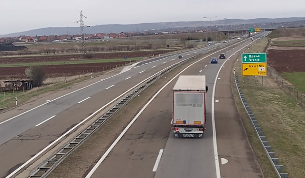 Auto put kod Niša - ilustracija