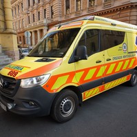 Ismét felháborodást keltett egy úton parkoló mentőautó