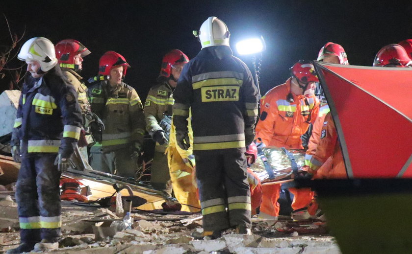 Dramatyczna akcja ratunkowa. Przez osiem godzin szukali mężczyzny pod gruzami