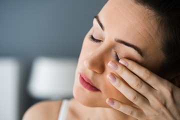 Parlagfű allergia: ezek a tünetek jelzik a szemen és a bőrön