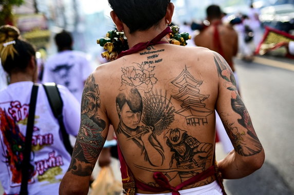 Tajlandia (Phuket): makabryczny rytuał przekłuwania ciała "na szczęście" 