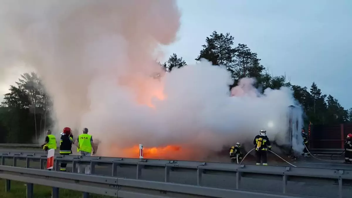 Pożar ciężarówki z paszą na autostradzie A2