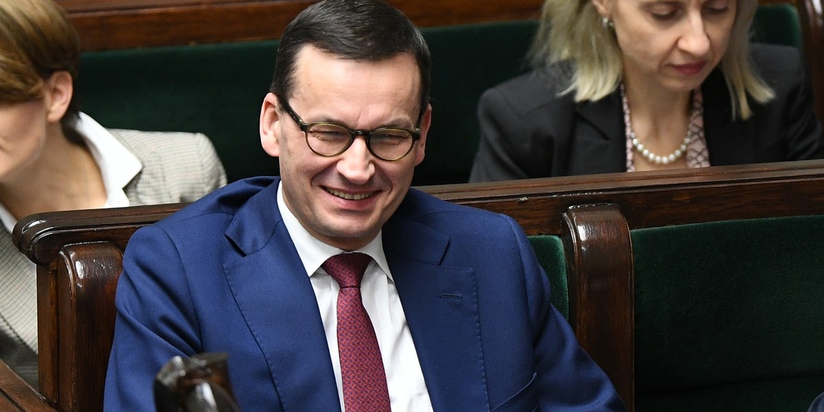 Premier Morawiecki na Twitterze chwali nowe prognozy MFW dot. wzrostu gospodarczego Polski. Zapomniał dodać jednak znaczący szczegół