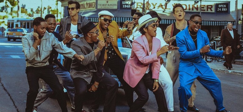 "Uptown Funk" na nowo. Mark Ronson przerobił największy hit roku 2015